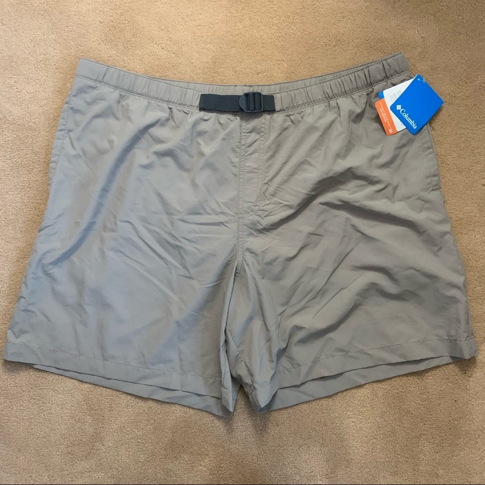 NWT Columbia Omni-Shade flat-front khaki shorts